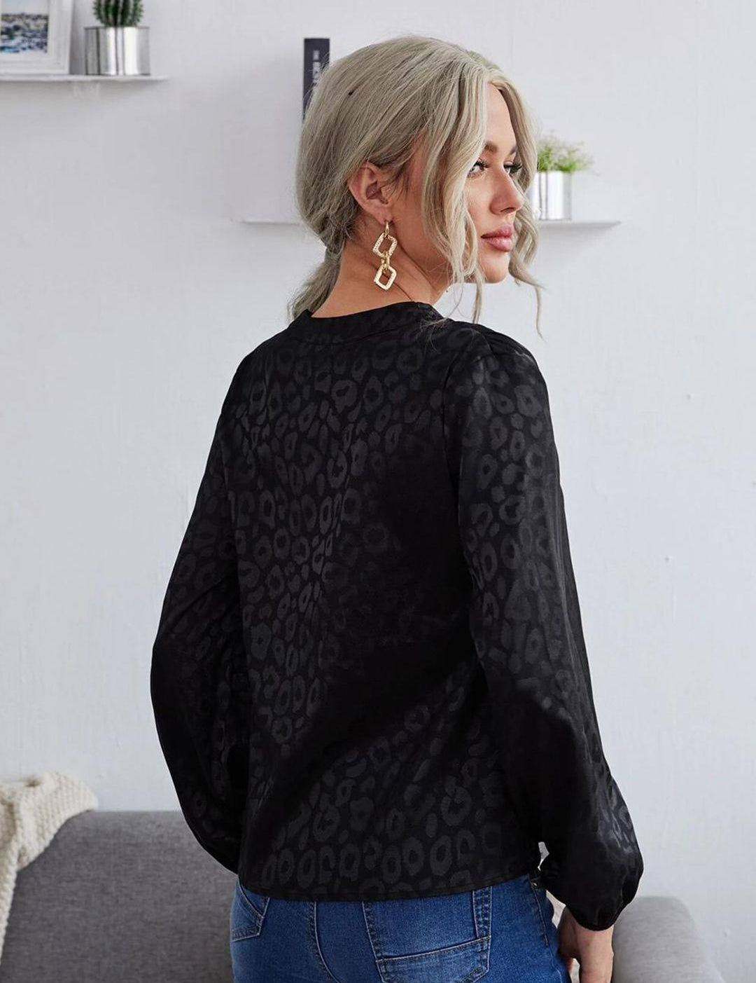 Kotty Black Animal Printed V-Neck Puff Sleeve Satin Top