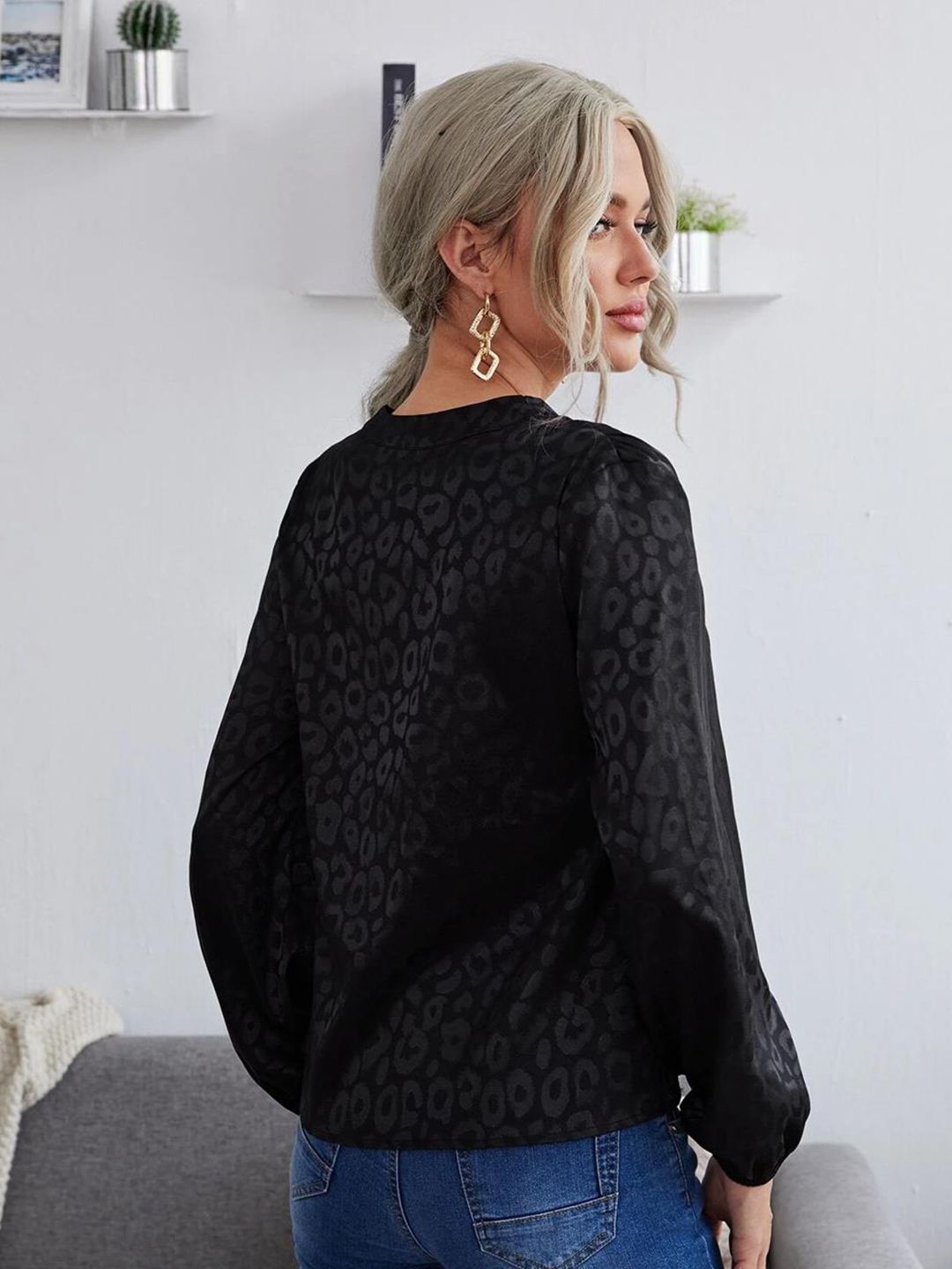 Kotty Black Animal Printed V-Neck Puff Sleeve Satin Top