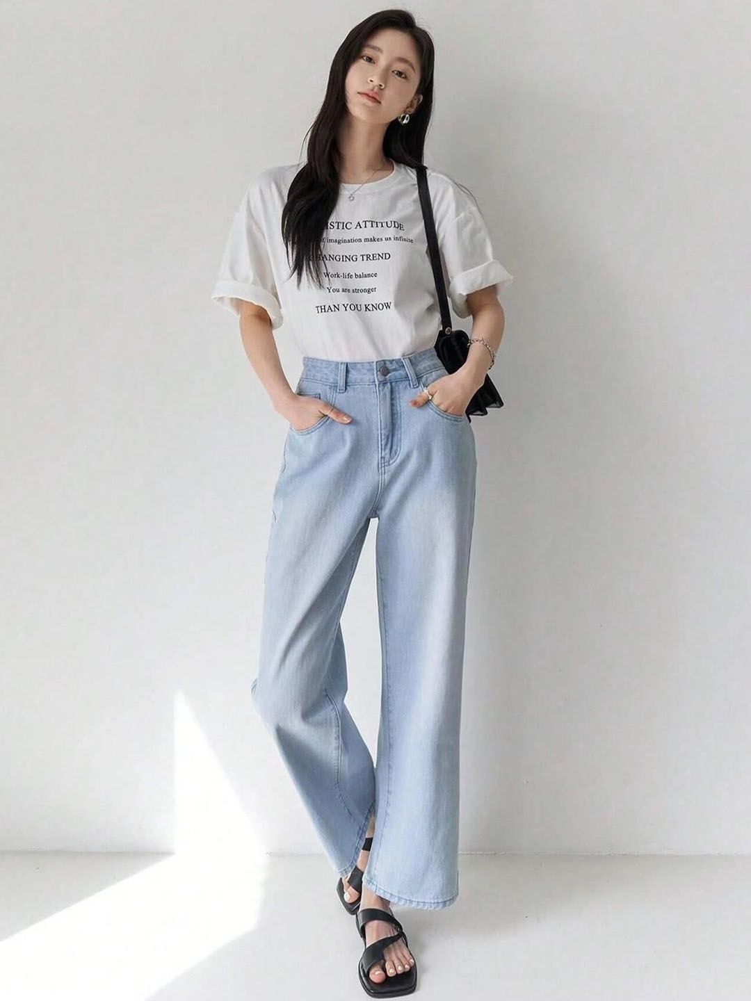 Kotty Women Relaxed Fit High-Rise Clean Look Heavy Fade Stretchable Jeans