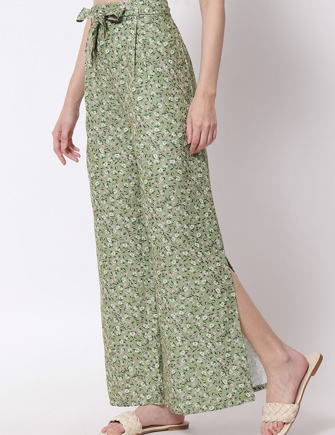 Kotty Women Green Floral Printed Relaxed Flared High-Rise Easy Wash Pleated Trousers