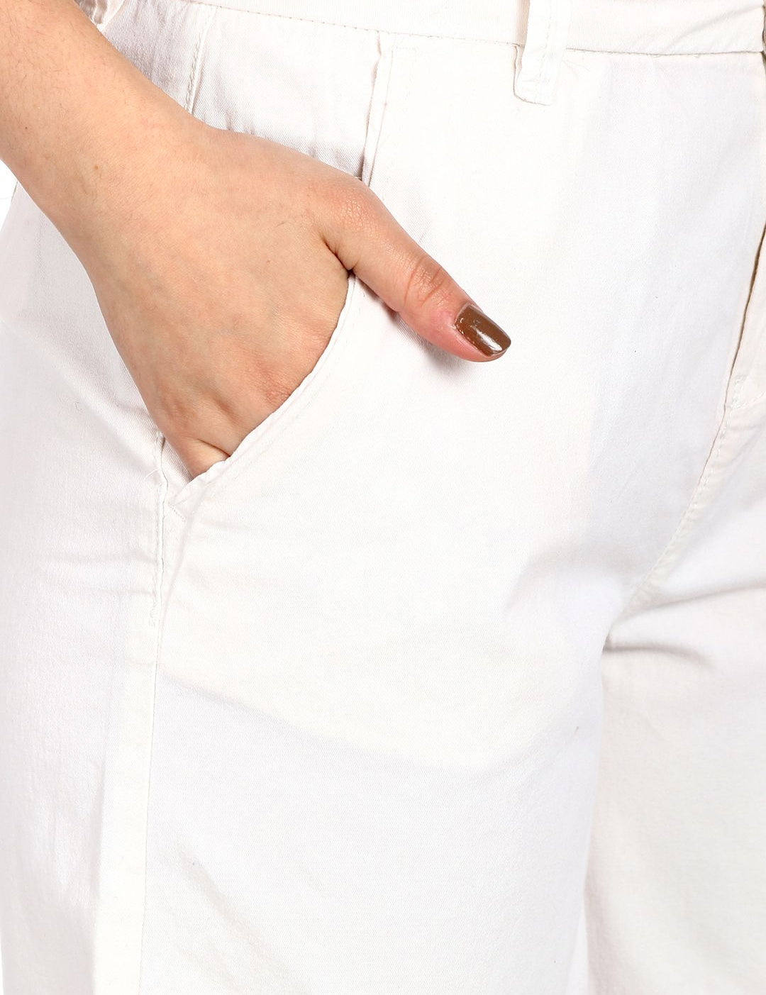 Kotty Women Cream-Coloured Solid Regular Fit Regular Shorts