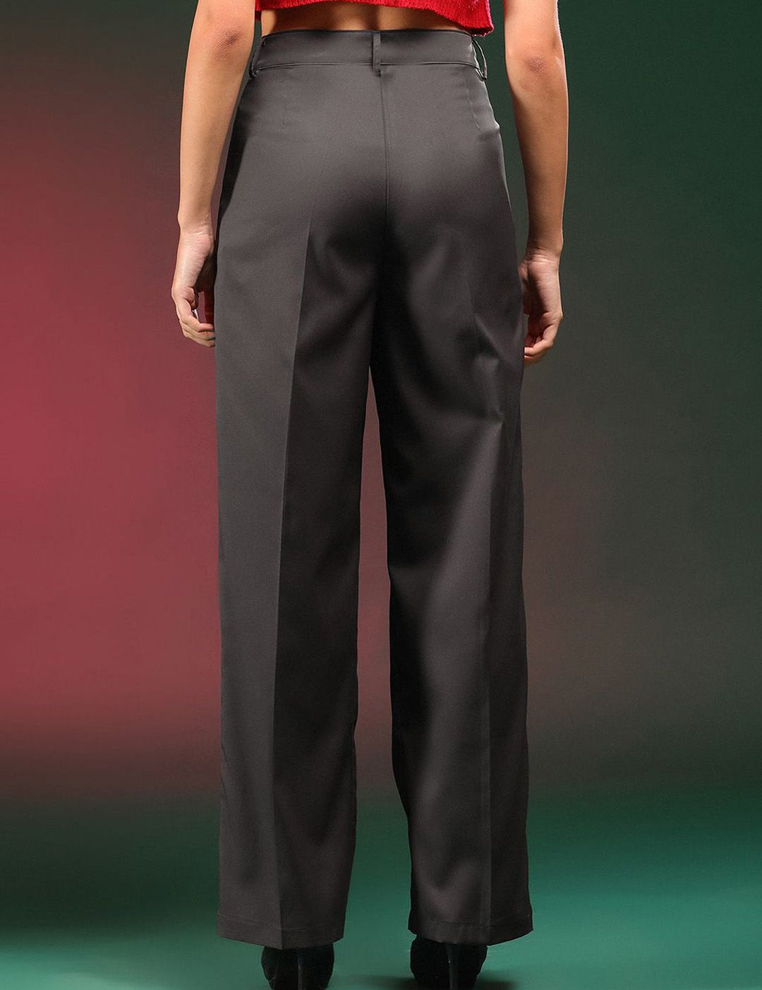 KOTTY BIZwear Women Relaxed Straight Fit Mid-Rise Easy Wash Pleated Parallel Trousers