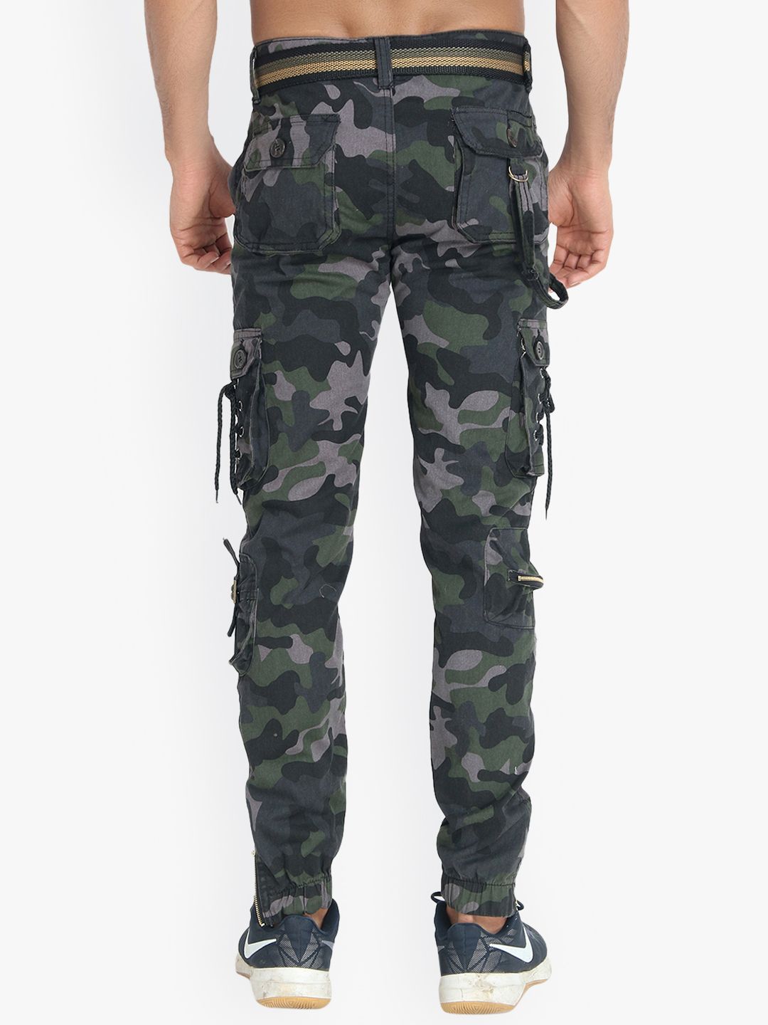 Kotty Men Black & Green Regular Fit Camouflage Printed Cargos