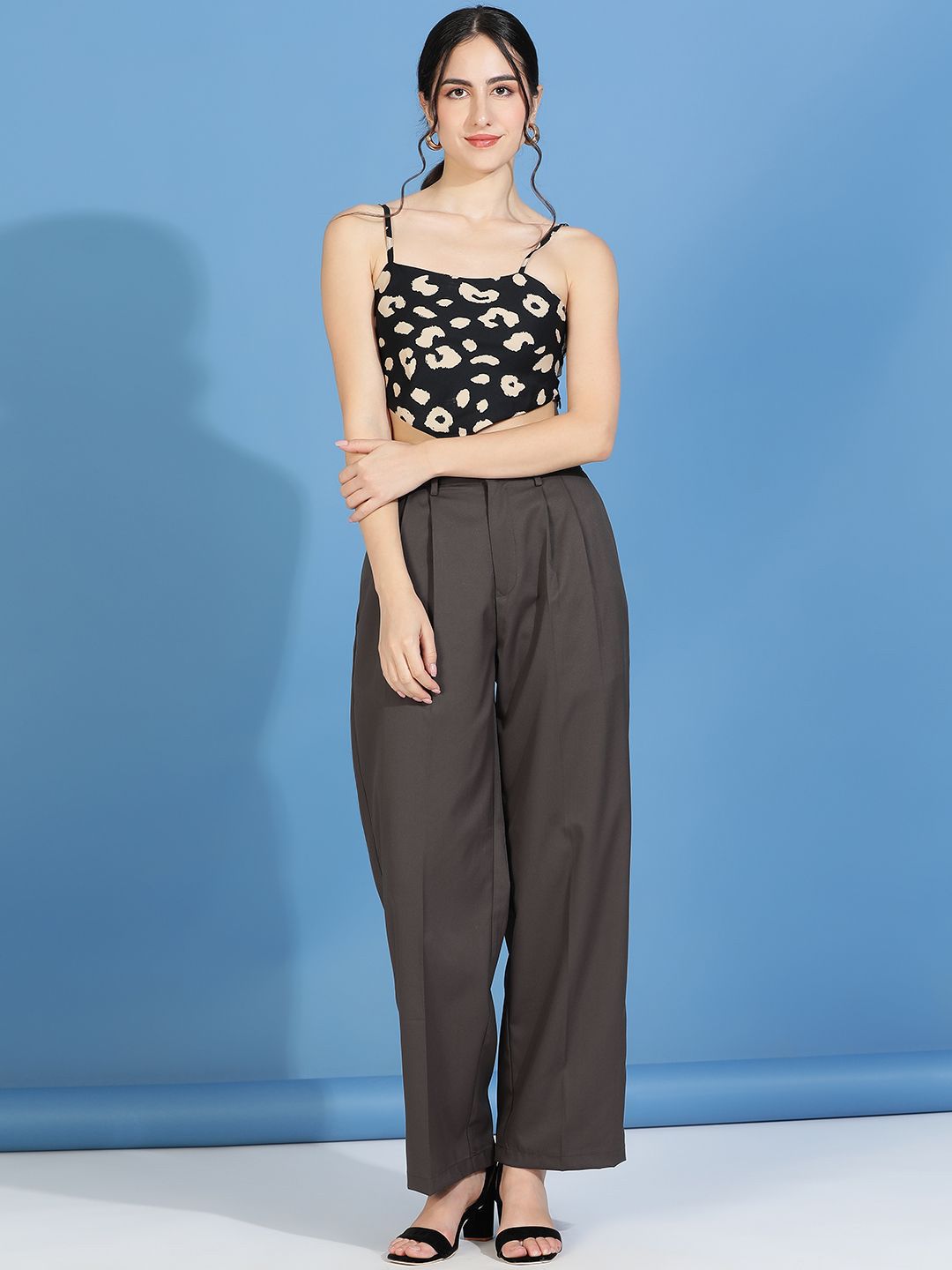 Kotty Women Relaxed Straight Fit High-Rise Easy Wash Pleated Parallel Trousers