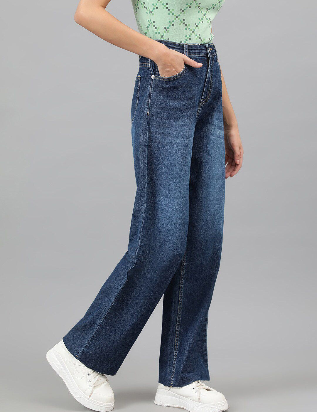 Kotty Women Jean Straight Fit High-Rise Light Fade Stretchable Jeans