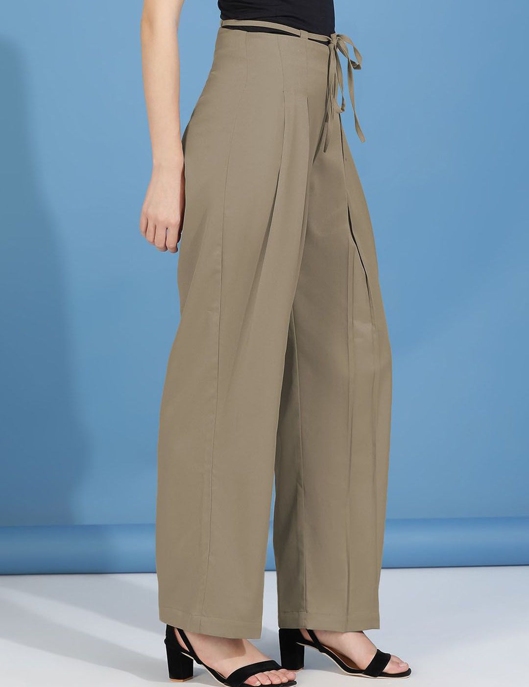 Kotty Women Relaxed Straight Fit High-Rise Easy Wash Pleated Trousers