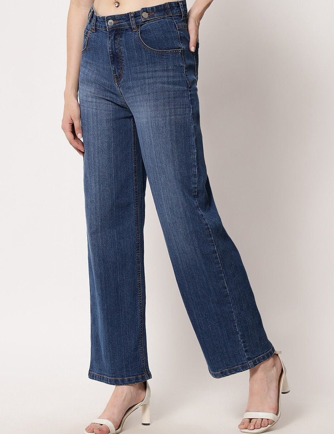 Kotty Women Blue Jean Straight Fit Low-Rise Light Fade Stretchable Jeans