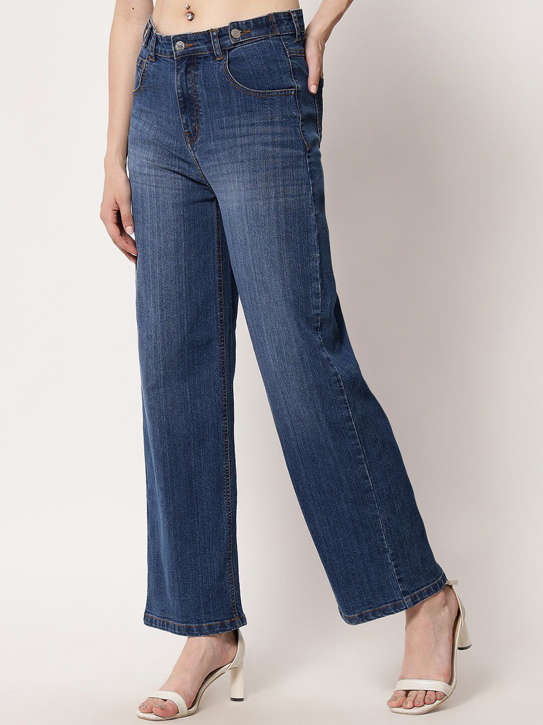 Kotty Women Blue Jean Straight Fit Low-Rise Light Fade Stretchable Jeans