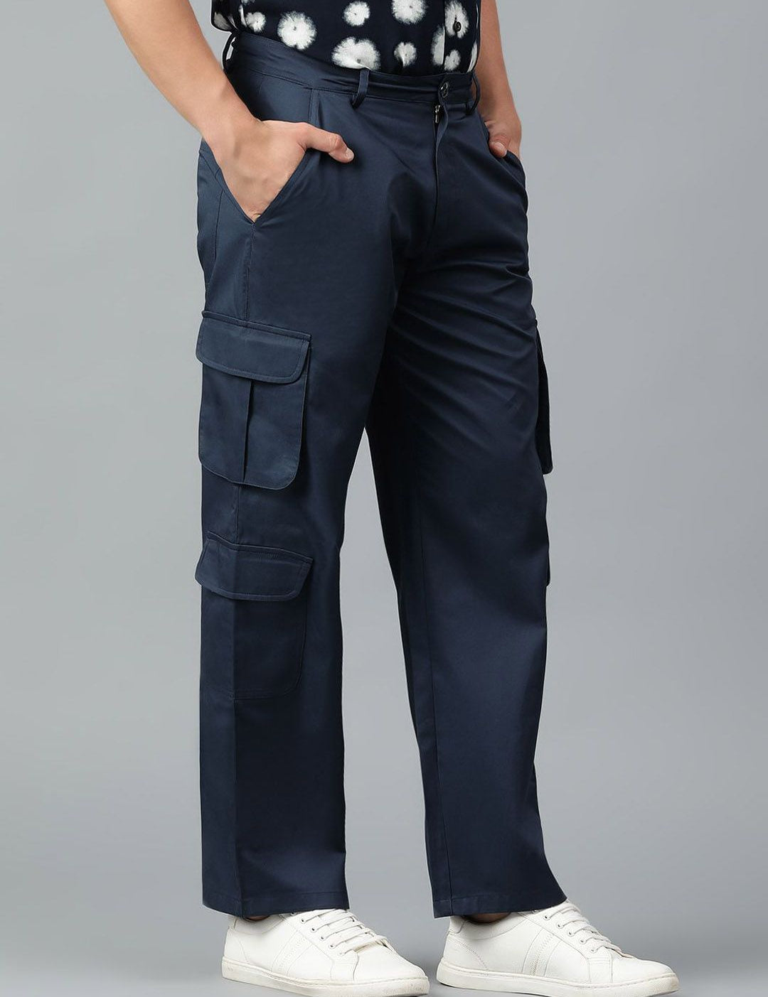 Kotty Men Relaxed Low-Rise Easy Wash Cargos Trousers