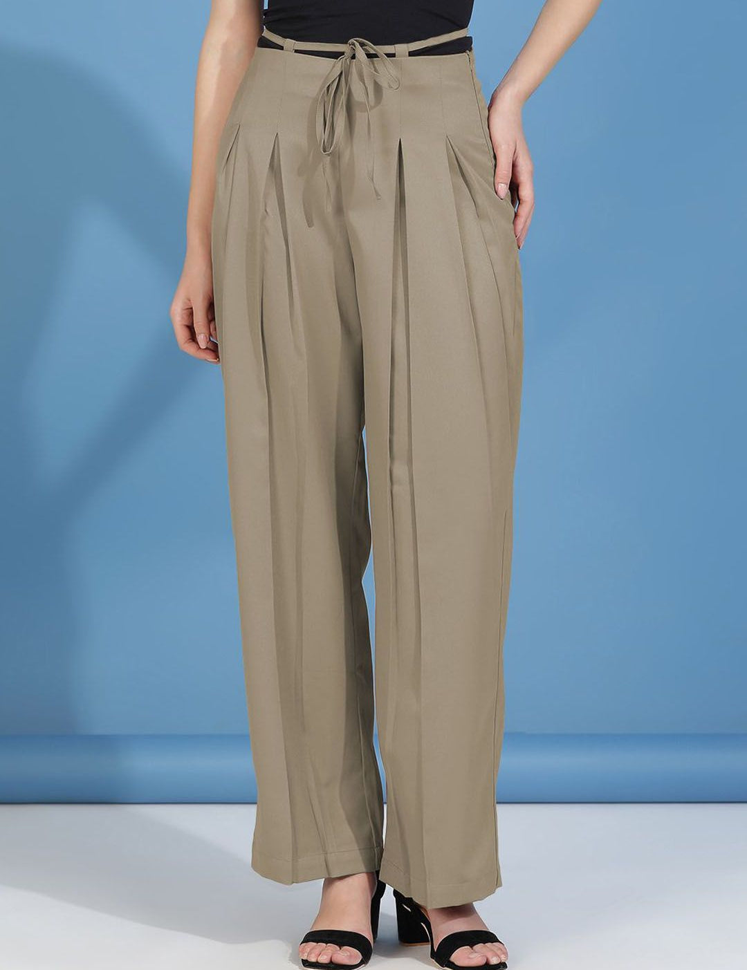 Kotty Women Relaxed Straight Fit High-Rise Easy Wash Pleated Trousers