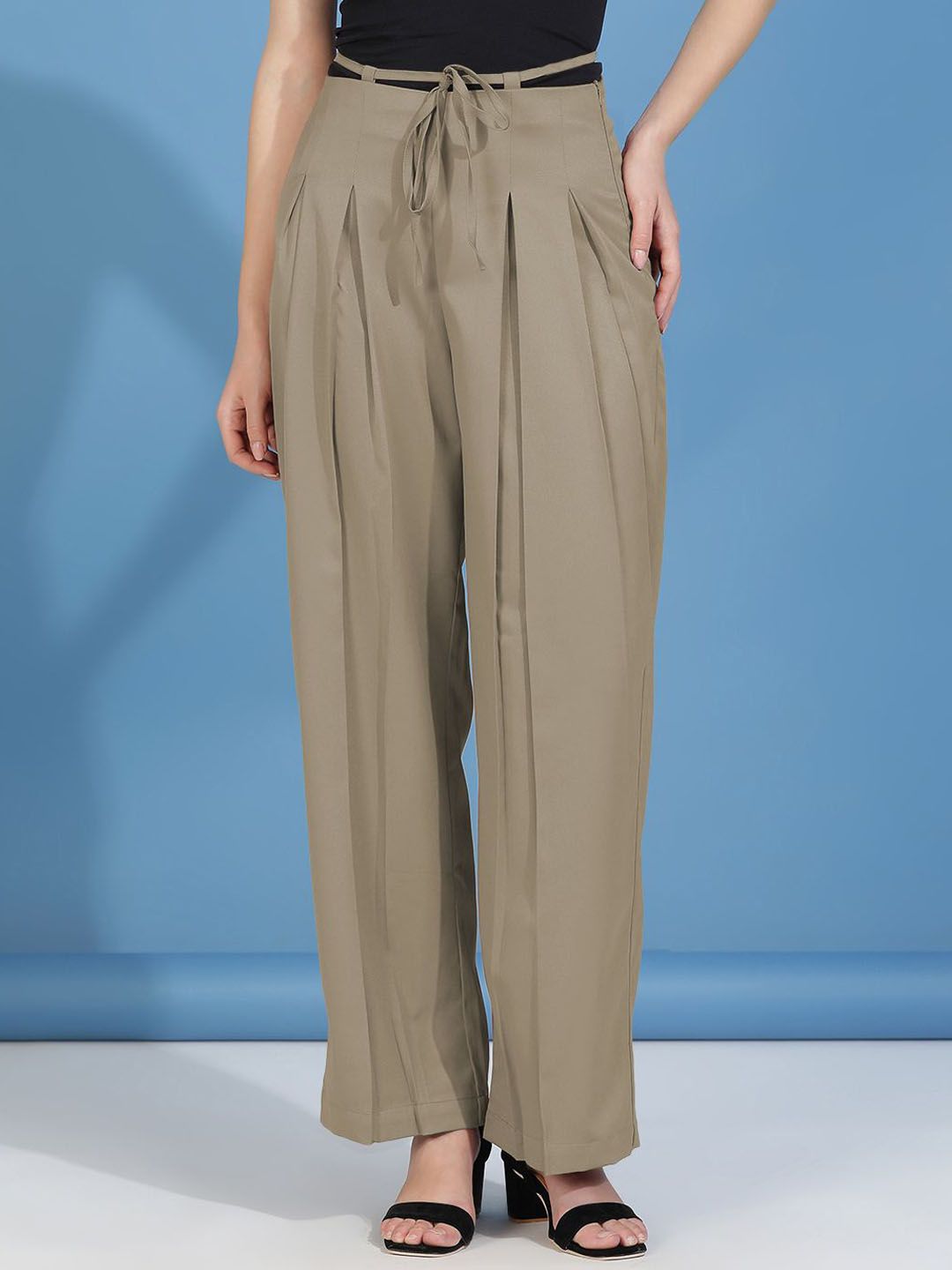 Kotty Women Relaxed Straight Fit High-Rise Easy Wash Pleated Trousers