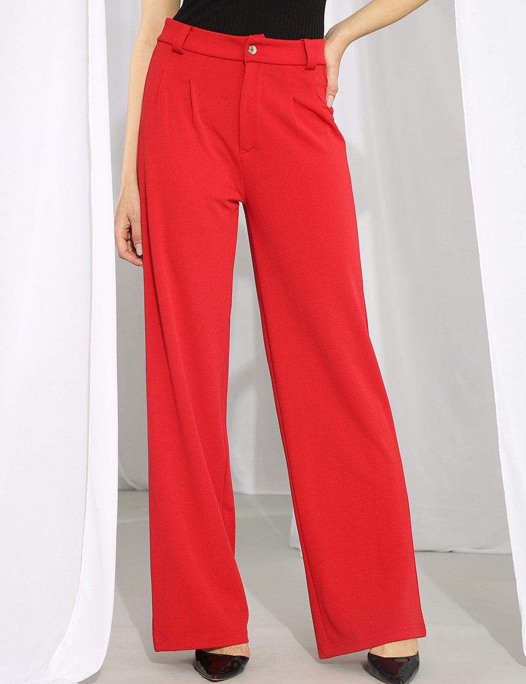 Kotty Women Relaxed High-Rise Straight Fit Trousers