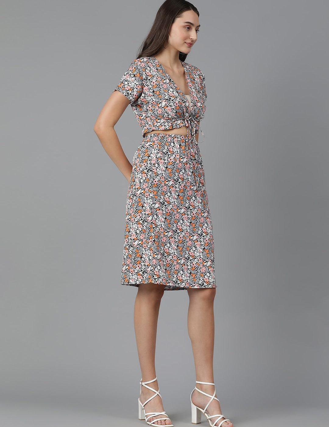 Kotty Floral Printed V-Neck Crop Top & Skirt