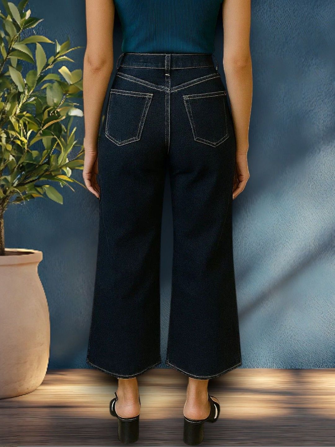 Kotty Women Flared High-Rise Stretchable Cropped Jeans