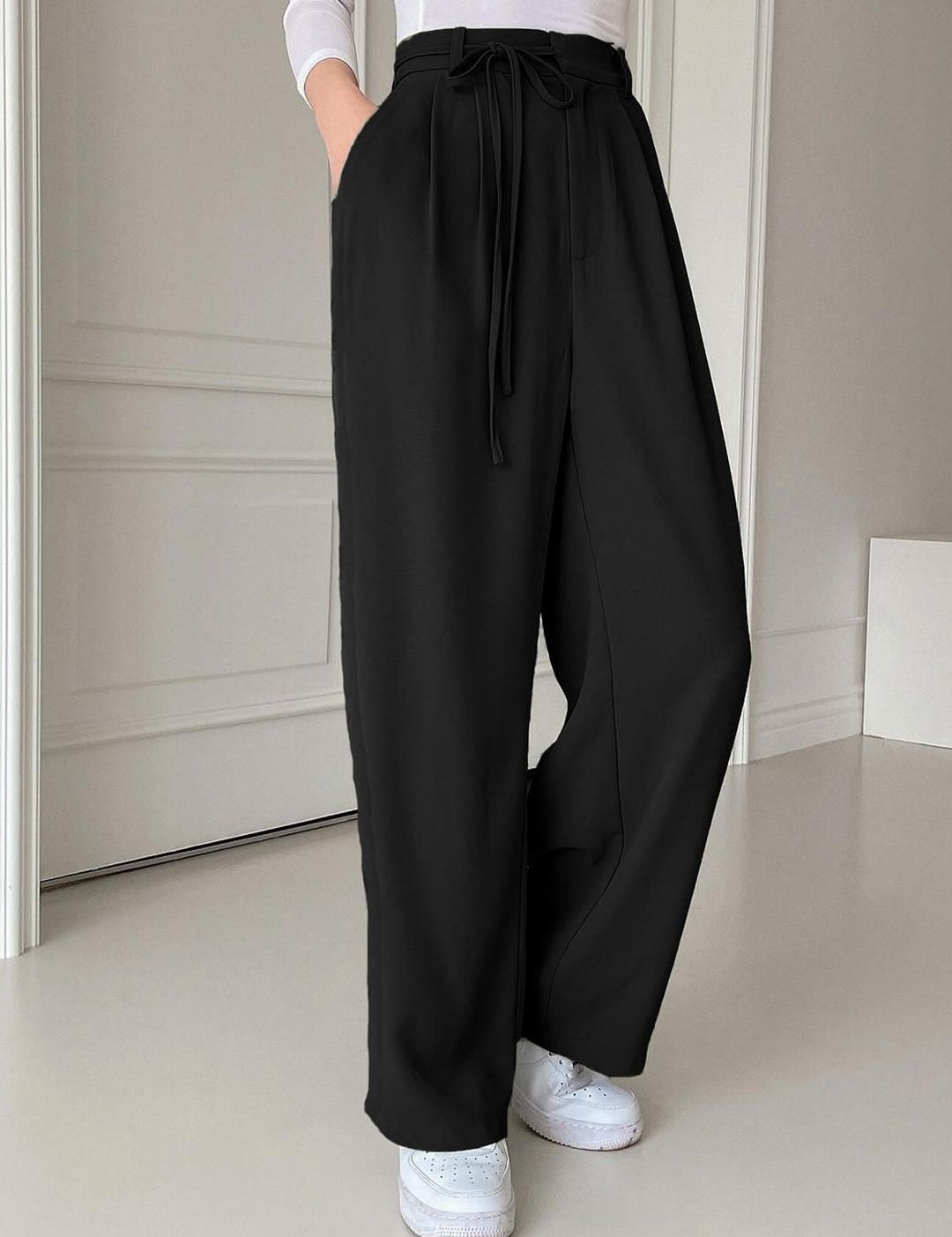 Kotty Women Cotton Relaxed Straight Leg Straight Fit High-Rise Easy Wash Pleated Trousers