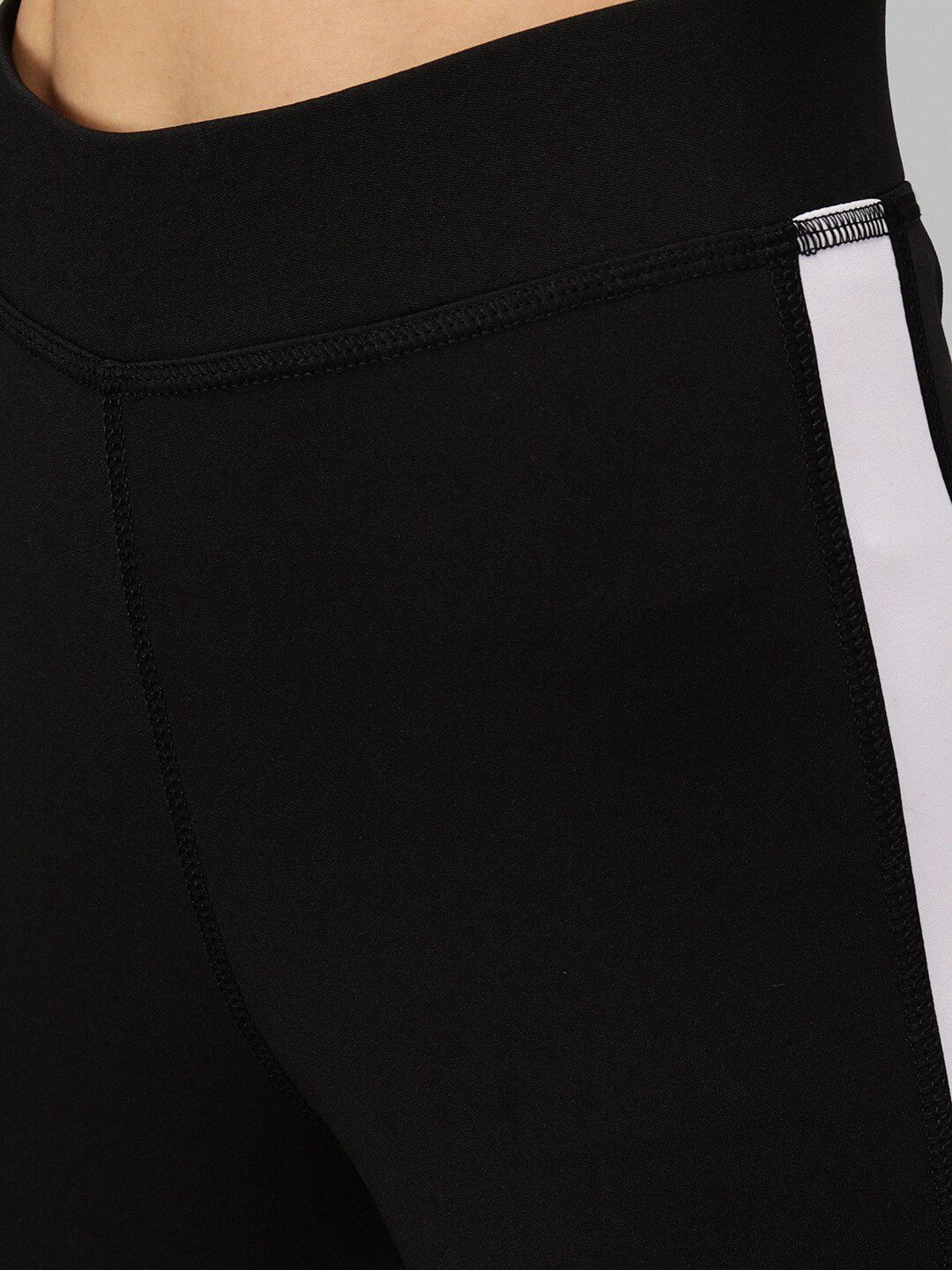 Kotty Women Black & White Colourblocked Tights