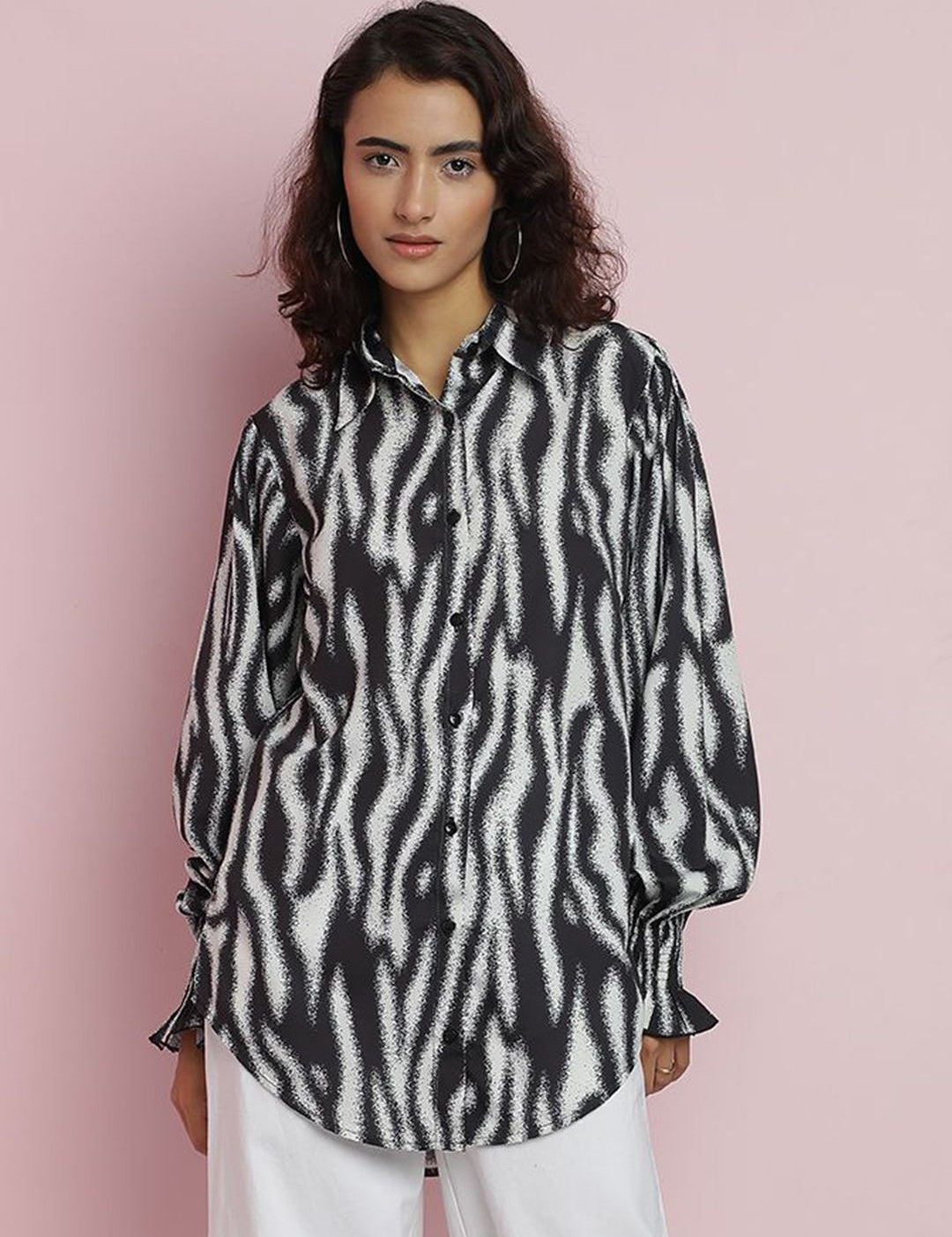 Kotty Women Spread Collar Abstract Printed Abstract Crepe Oversized Casual Shirt