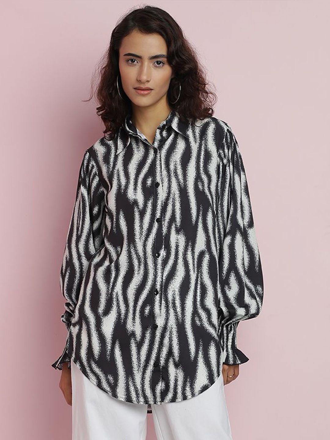 Kotty Women Spread Collar Abstract Printed Abstract Crepe Oversized Casual Shirt