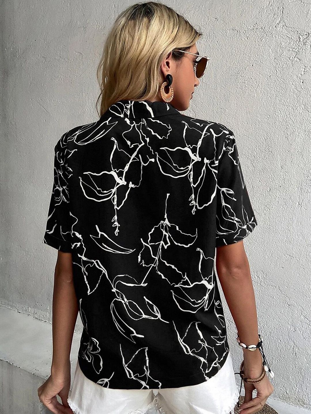 Kotty Women Black & White Floral Printed Crepe Shirt Style Top