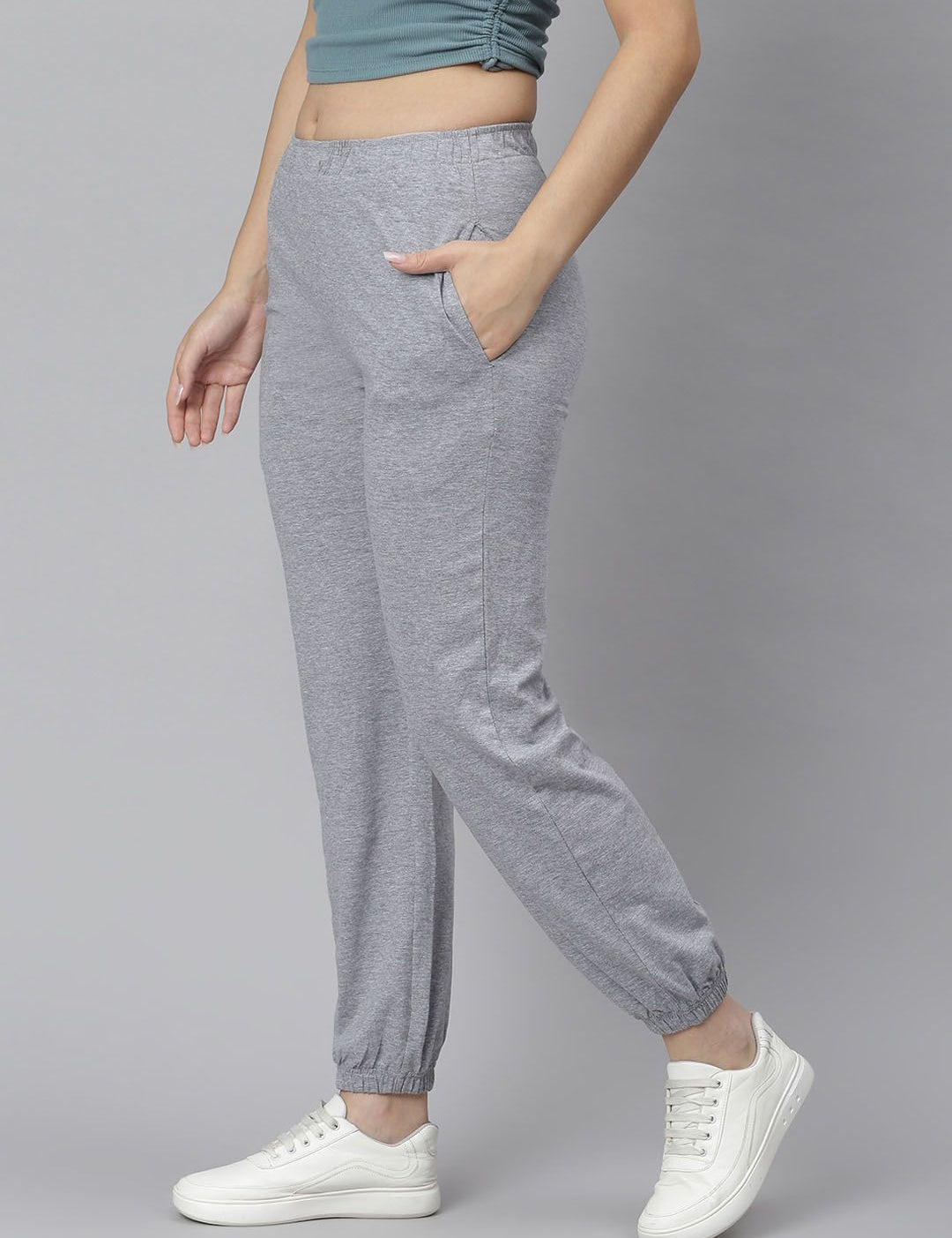 Kotty Women Grey Solid Straight-Fit Joggers