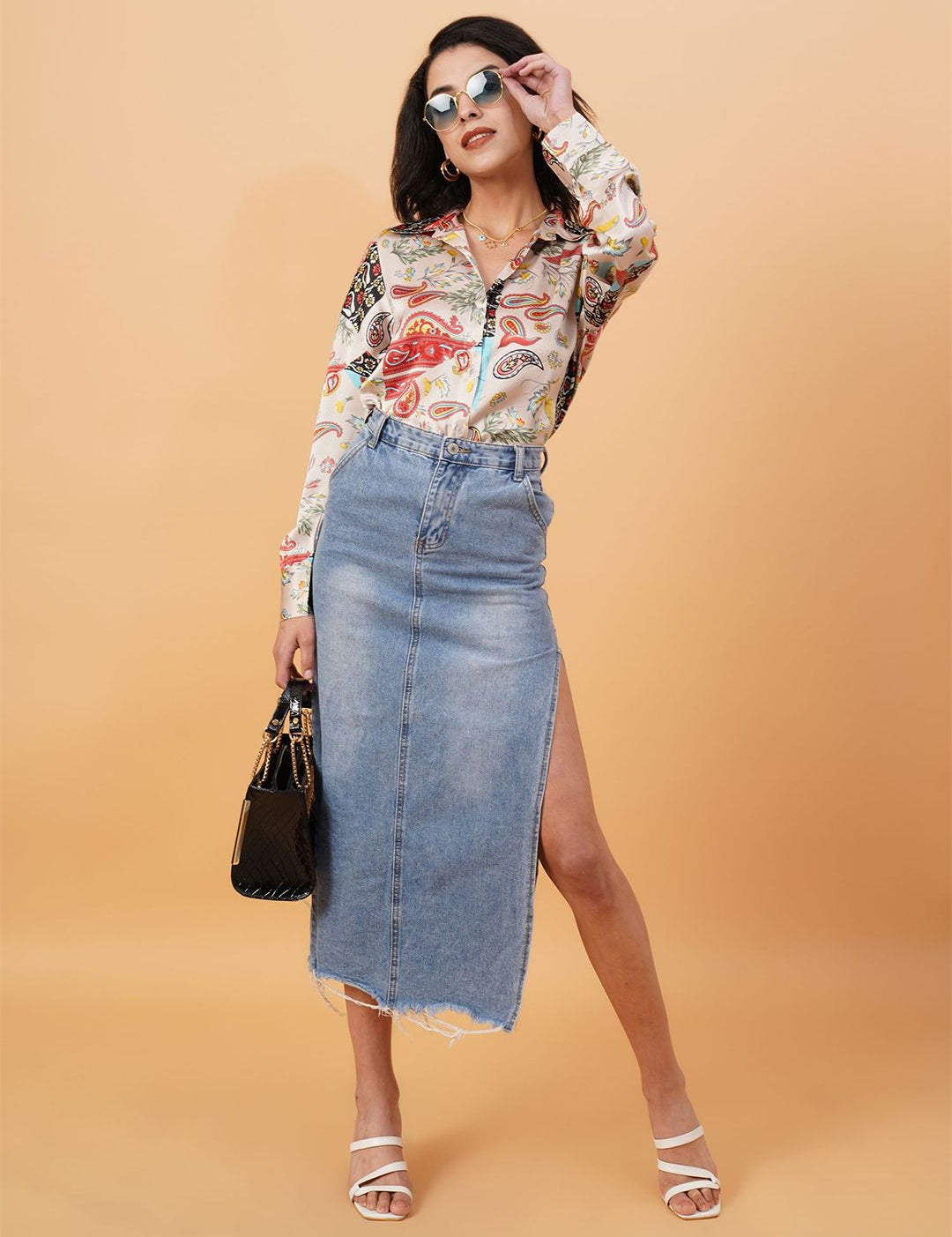 Kotty Abstract Printed Cutaway Collar Casual Shirt