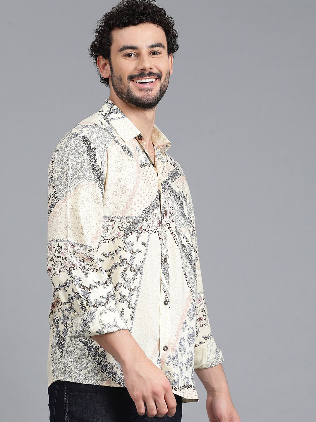 Kotty New Relaxed Fit Abstract Printed Spread Collar Casual Shirt