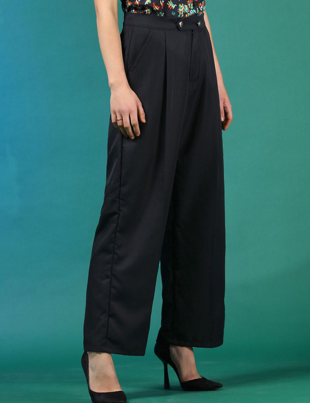 Kotty Women Solid Relaxed High-Rise Easy Wash Pleated Trousers