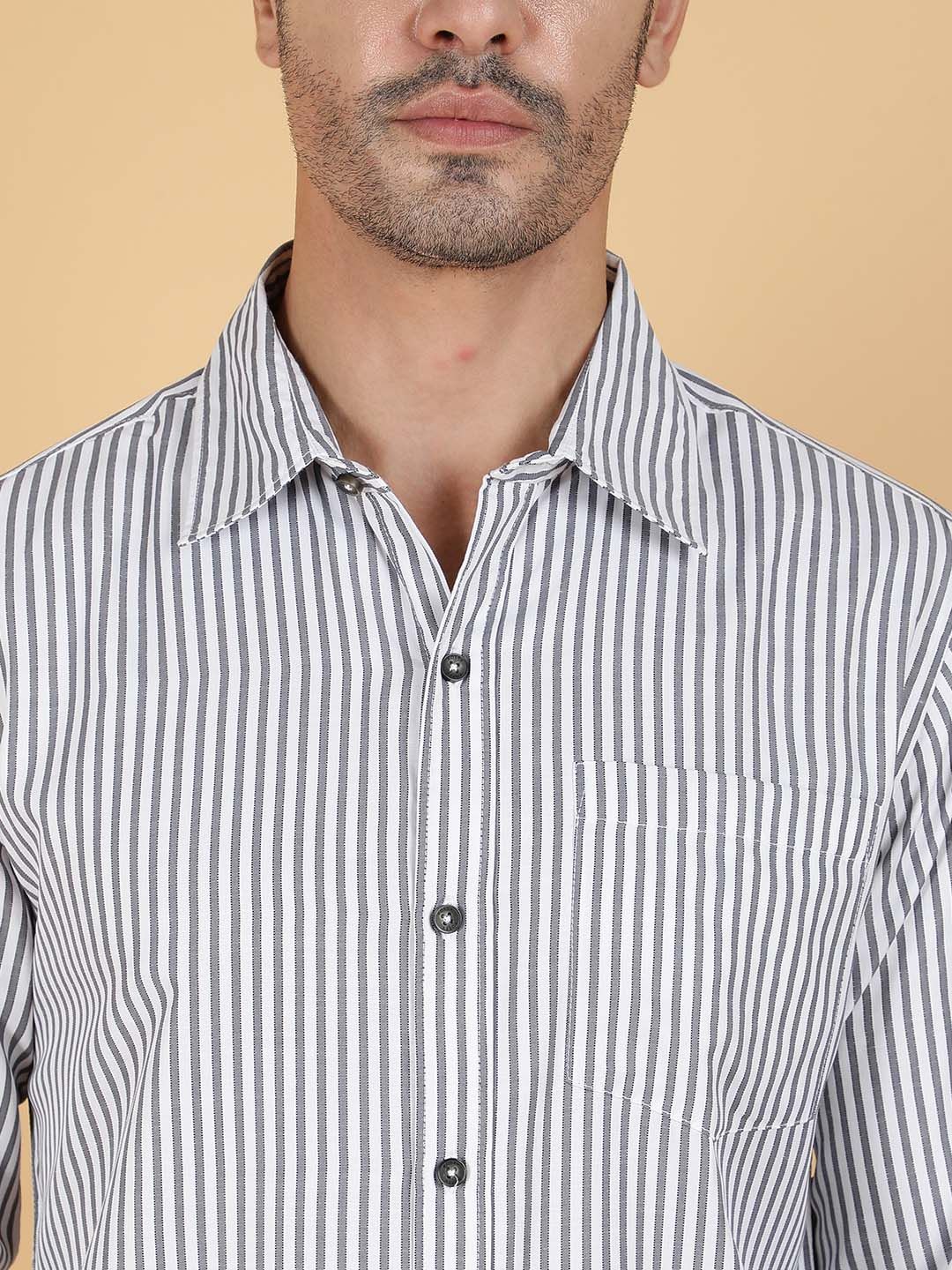 Kotty Men Relaxed Fit Spread Collar Striped Casual Shirt