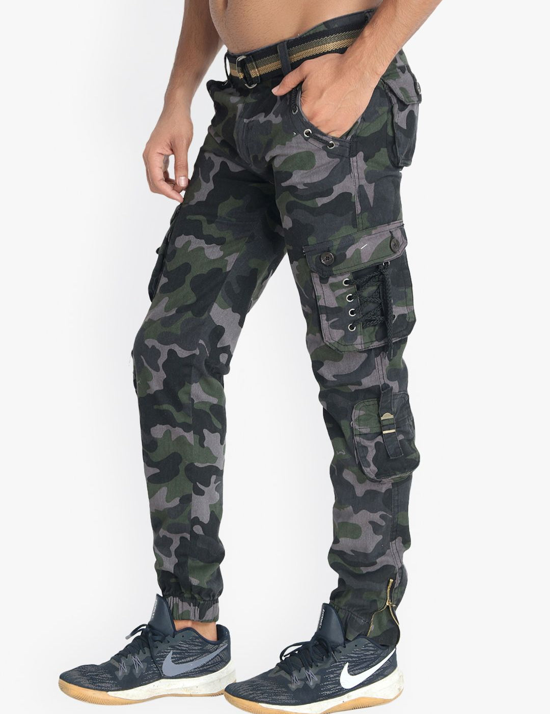 Kotty Men Black & Green Regular Fit Camouflage Printed Cargos