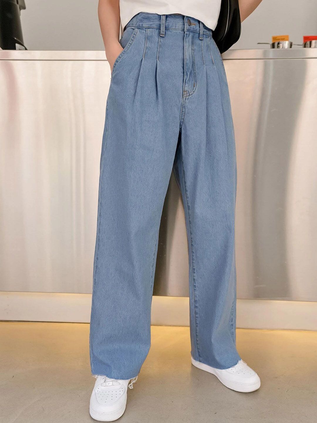 Kotty Women Jean Straight Fit High-Rise Clean Look Stretchable Jeans