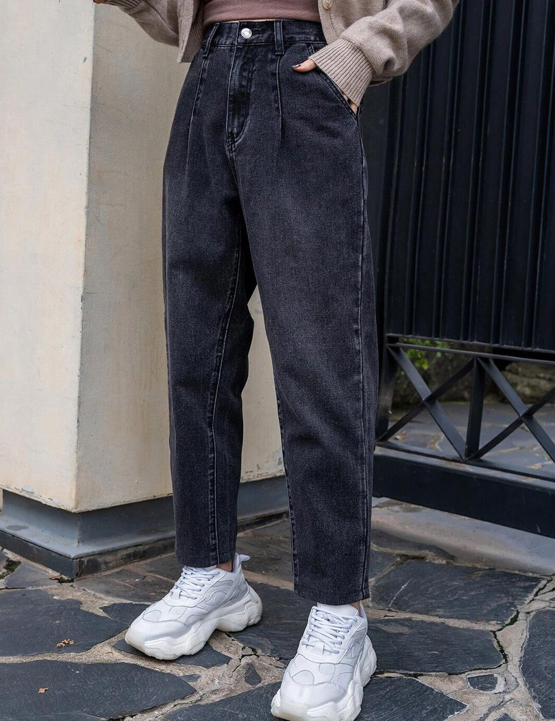 Kotty Women Straight Fit High-Rise Light Fade Stretchable Jeans