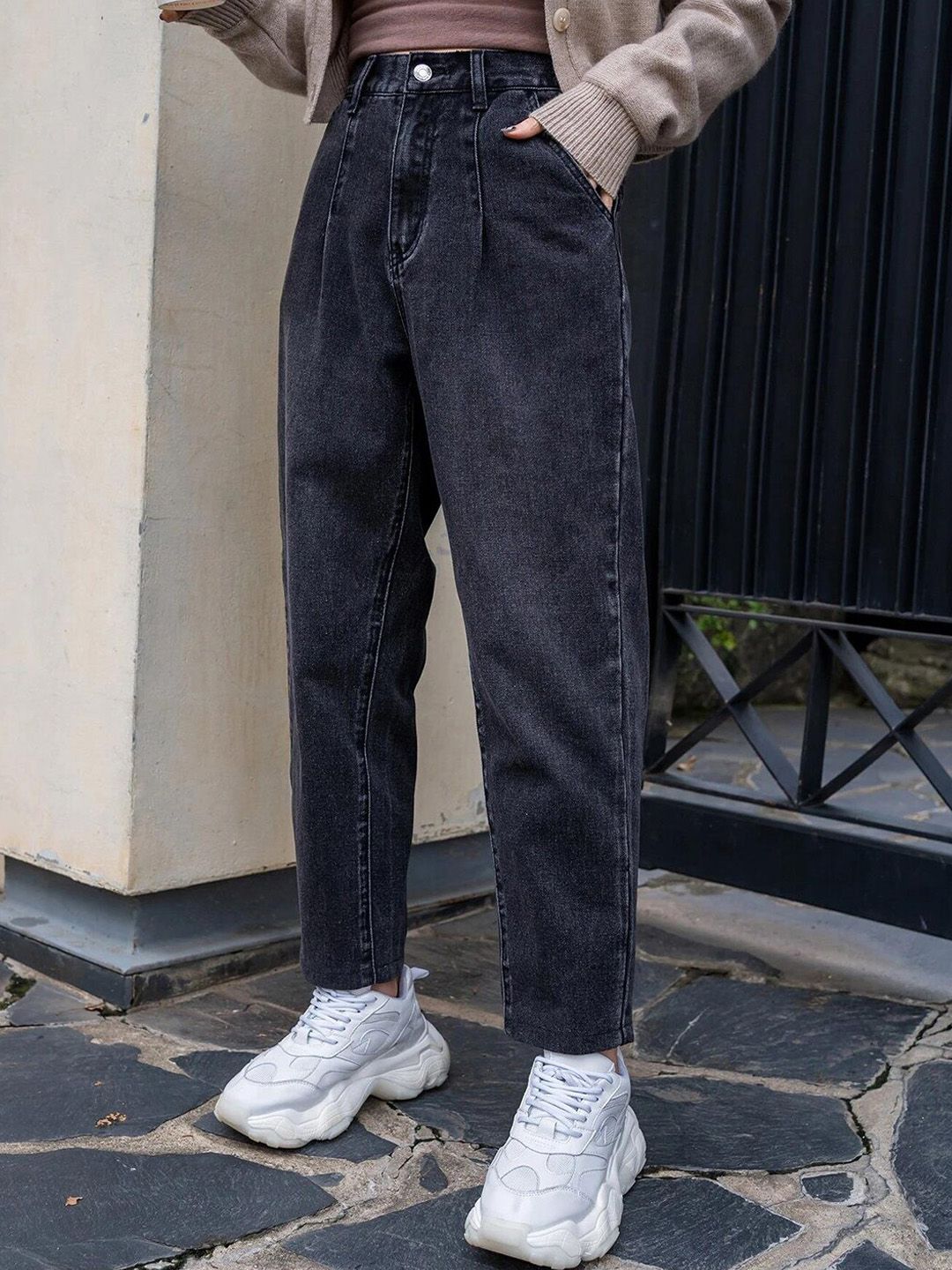 Kotty Women Straight Fit High-Rise Light Fade Stretchable Jeans