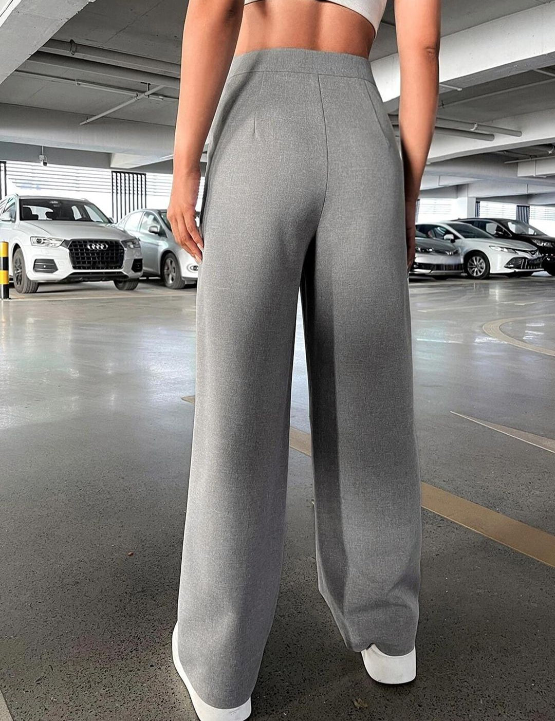 Kotty Women Relaxed Straight Leg Fit High-Rise Easy Wash Parallel Trousers