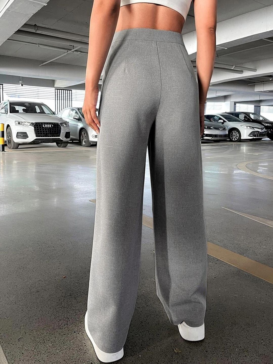 Kotty Women Relaxed Straight Leg Fit High-Rise Easy Wash Parallel Trousers