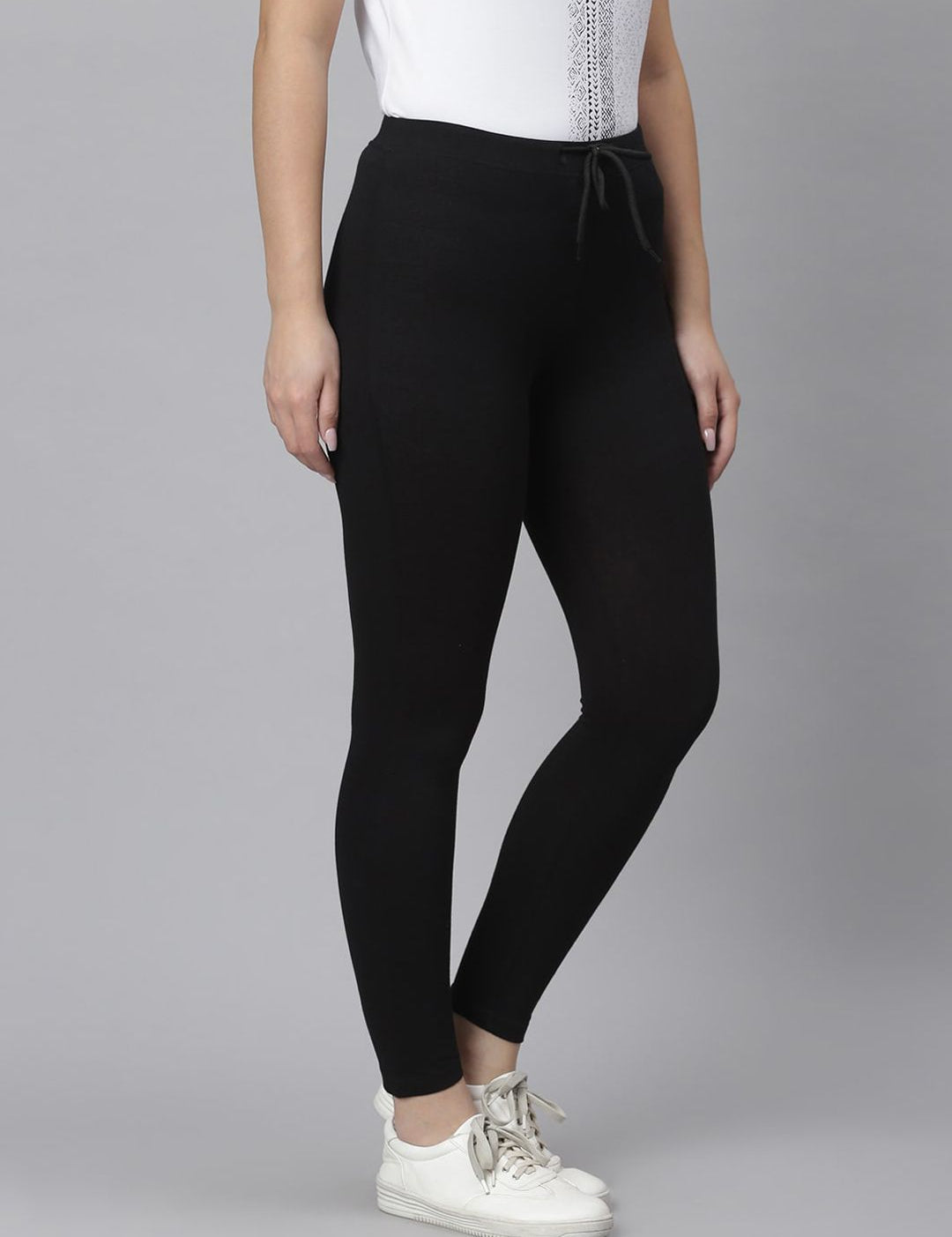Kotty Women Black Solid Straight-Fit Track Pants