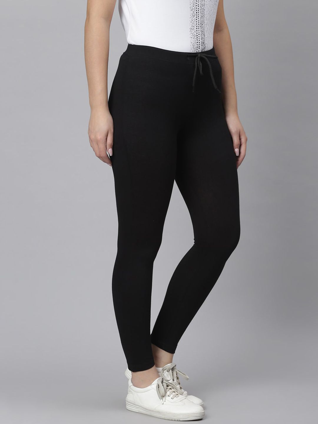 Kotty Women Black Solid Straight-Fit Track Pants