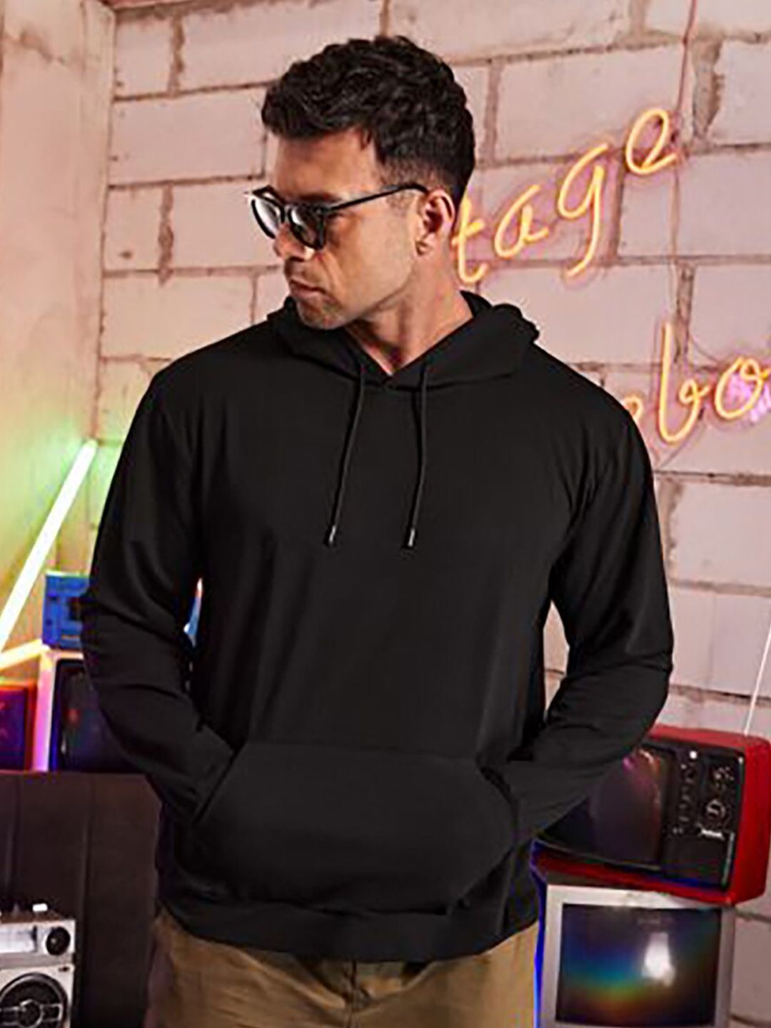 Kotty Black Hooded Fleece Pullover Sweatshirt