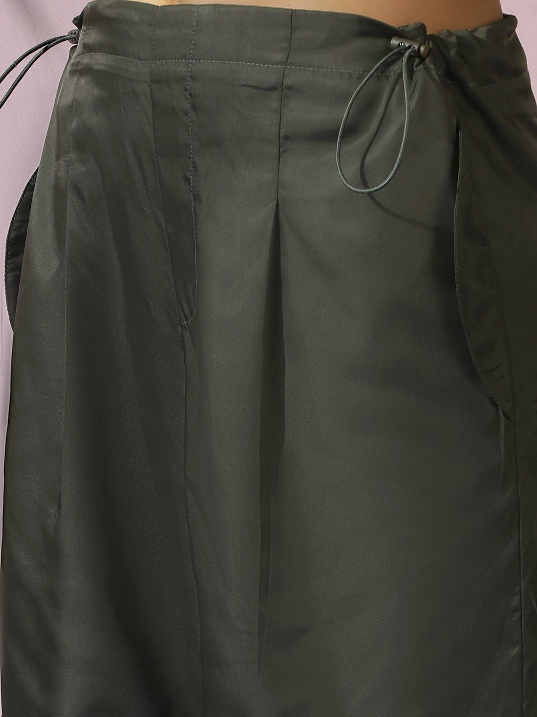 Kotty Women Relaxed High-Rise Easy Wash Pleated Cargos Trousers