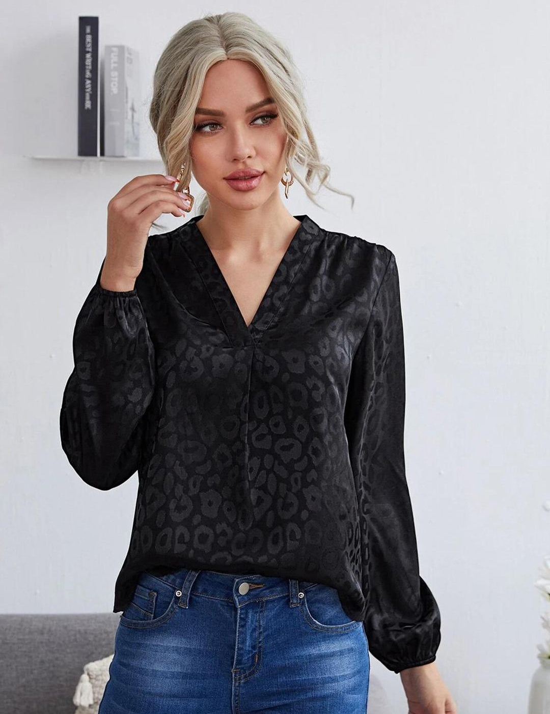 Kotty Black Animal Printed V-Neck Puff Sleeve Satin Top
