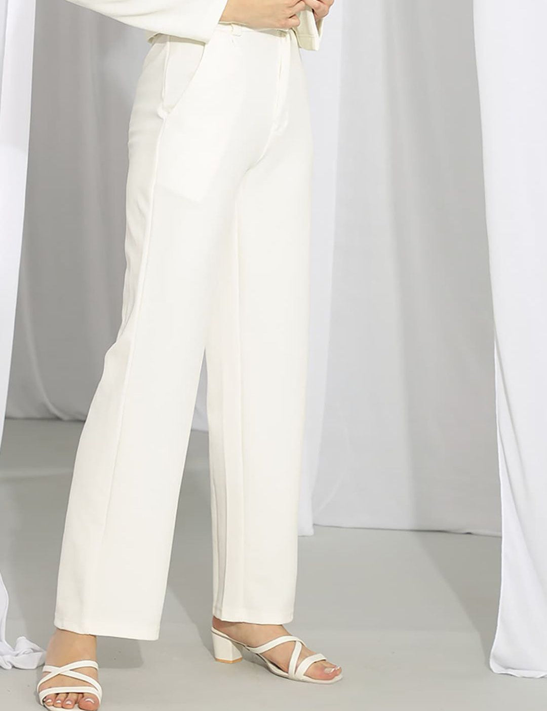 KOTTY Basics Women Relaxed Straight Leg Straight Fit High Rise Easy Wash Trousers