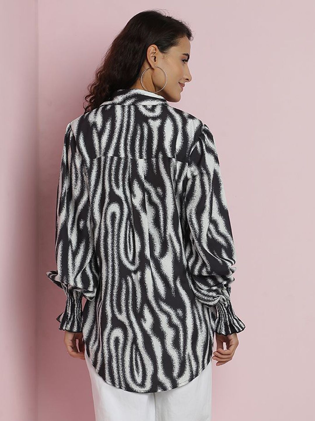 Kotty Women Spread Collar Abstract Printed Abstract Crepe Oversized Casual Shirt