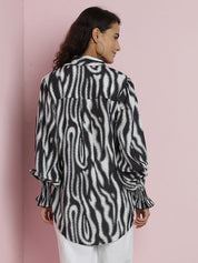 Kotty Women Spread Collar Abstract Printed Abstract Crepe Oversized Casual Shirt