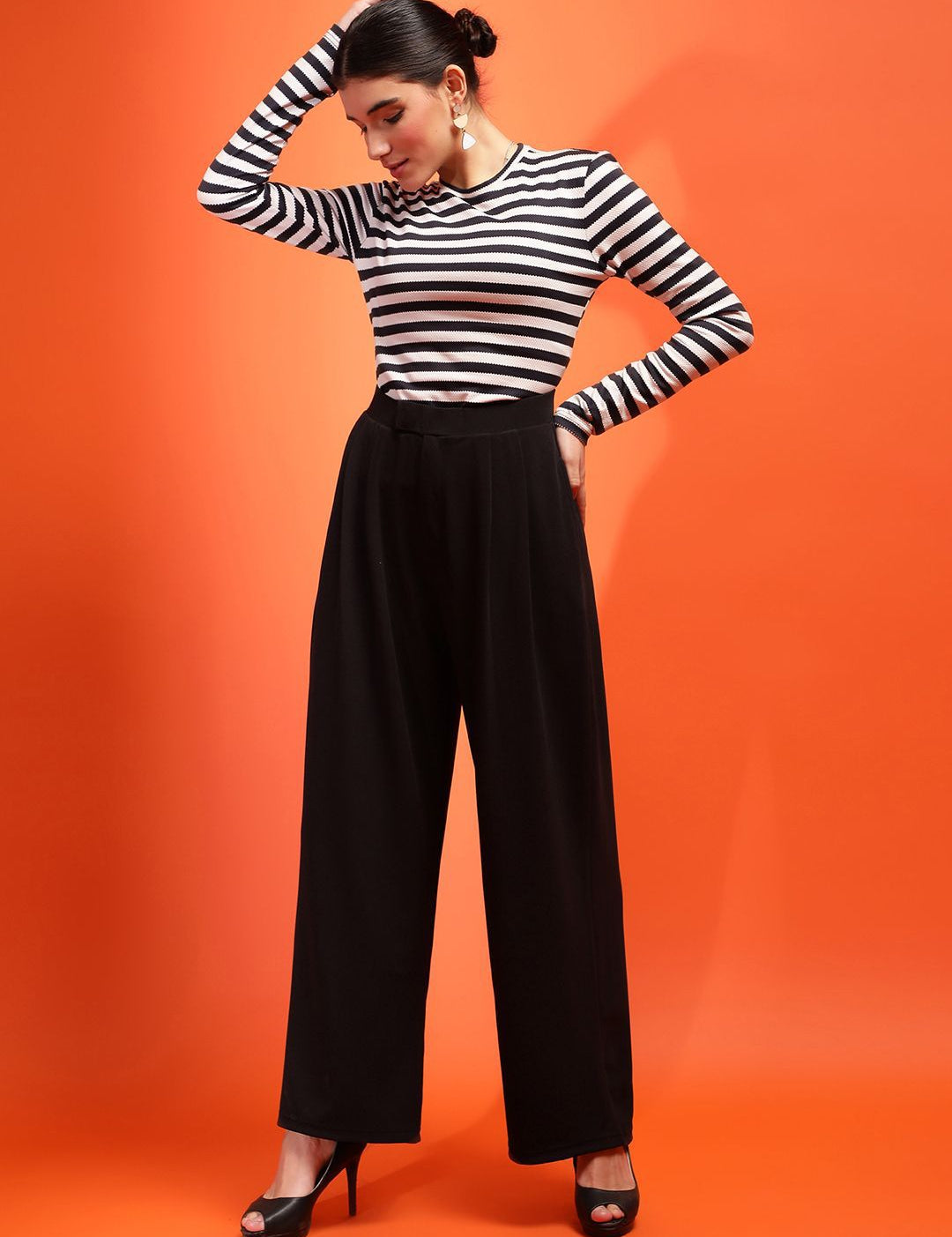 Kotty Women Relaxed Straight Fit Mid-Rise Regular Trousers