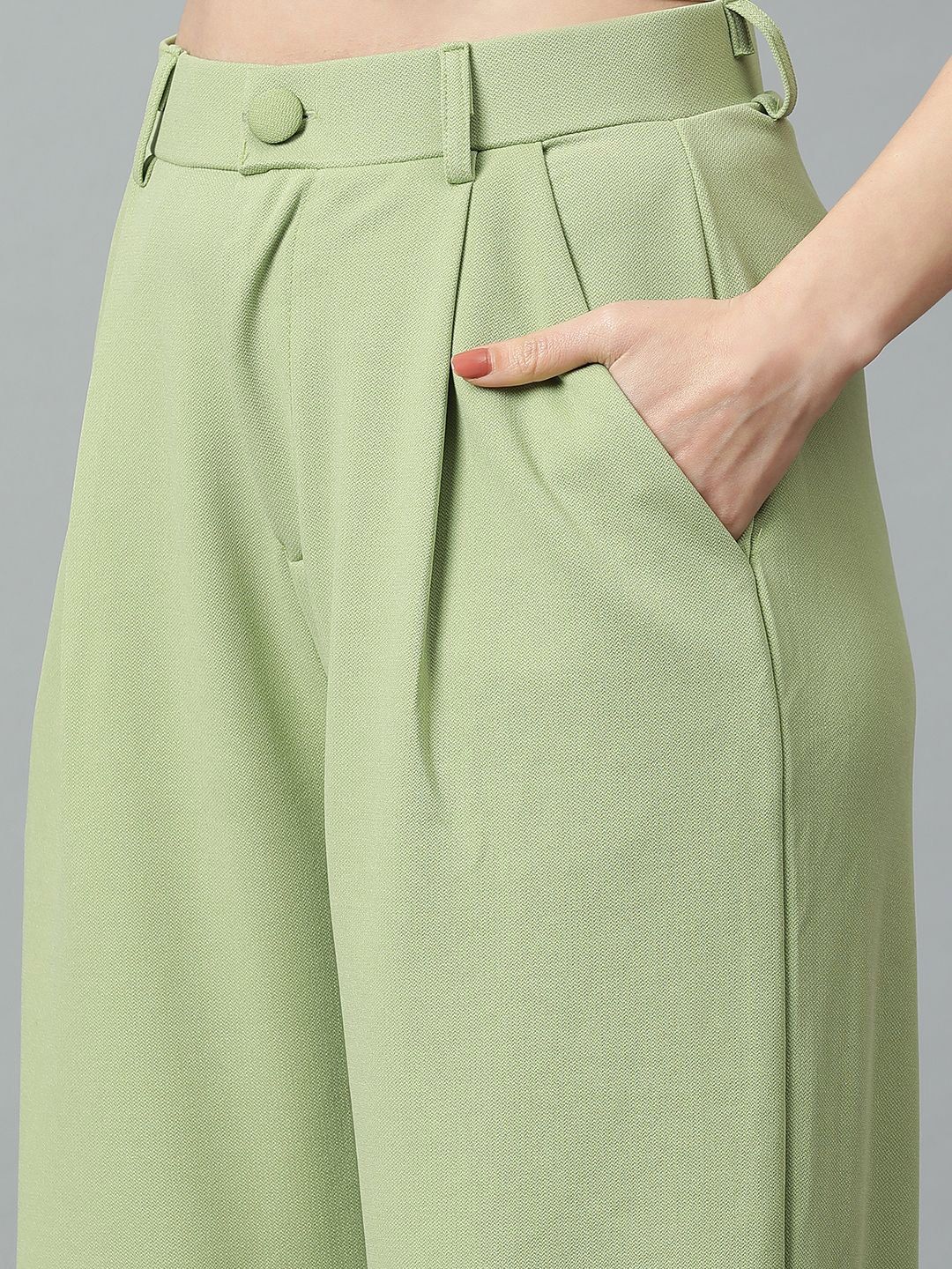 Kotty Women Colourblocked Relaxed Straight Leg Easy Wash Pleated Trousers