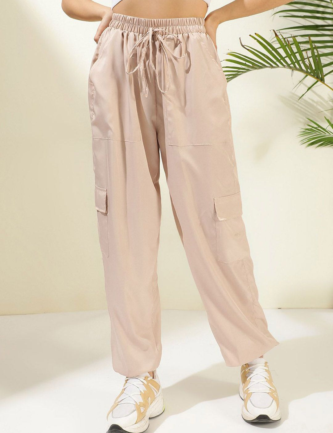 Kotty Women Solid Relaxed Mid-Rise Easy Wash Cargos Trousers