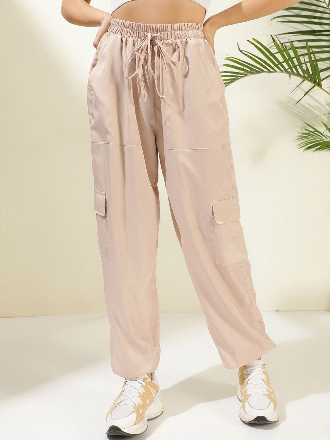 Kotty Women Solid Relaxed Mid-Rise Easy Wash Cargos Trousers