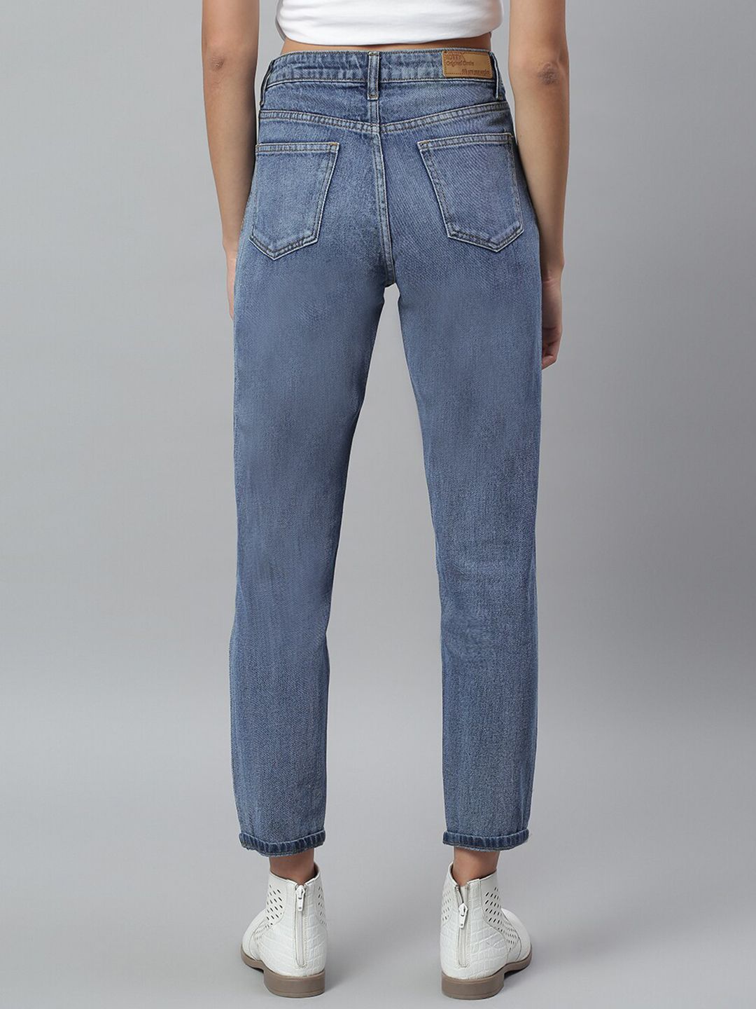 Kotty Women Blue Regular Fit Mid-Rise Low Distress Stretchable Jeans