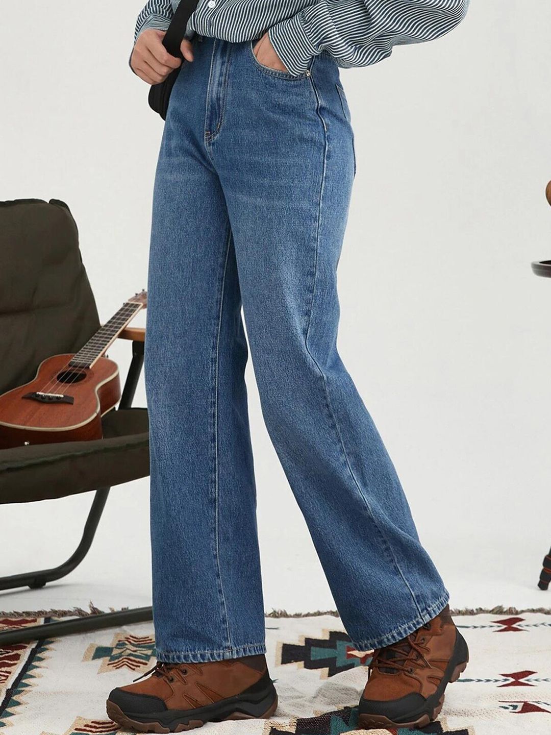 Kotty Women Jean Straight Fit High-Rise Light Fade Stretchable Jeans