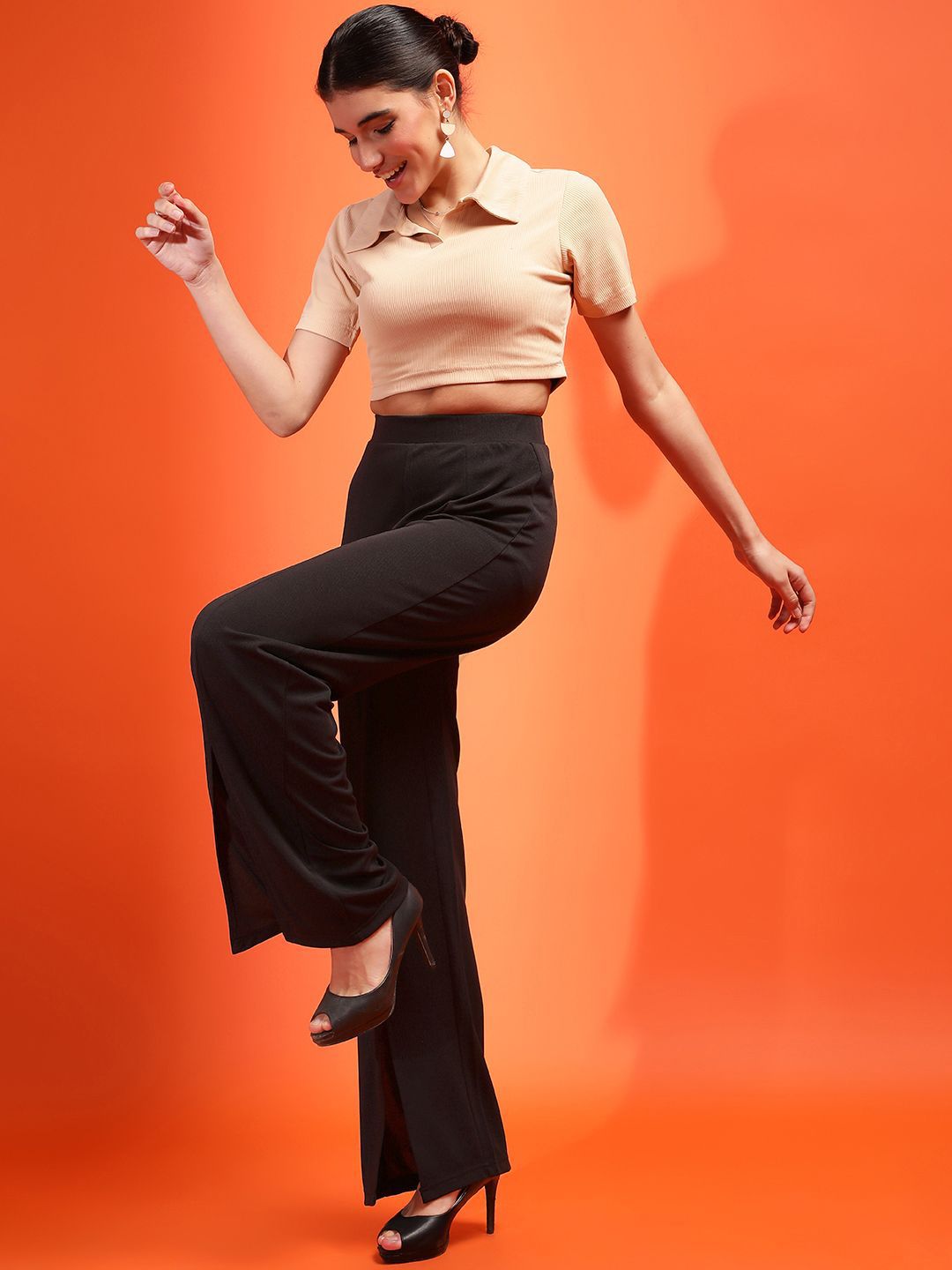 Kotty Women Solid Relaxed Straight Fit Mid-Rise Regular Trousers