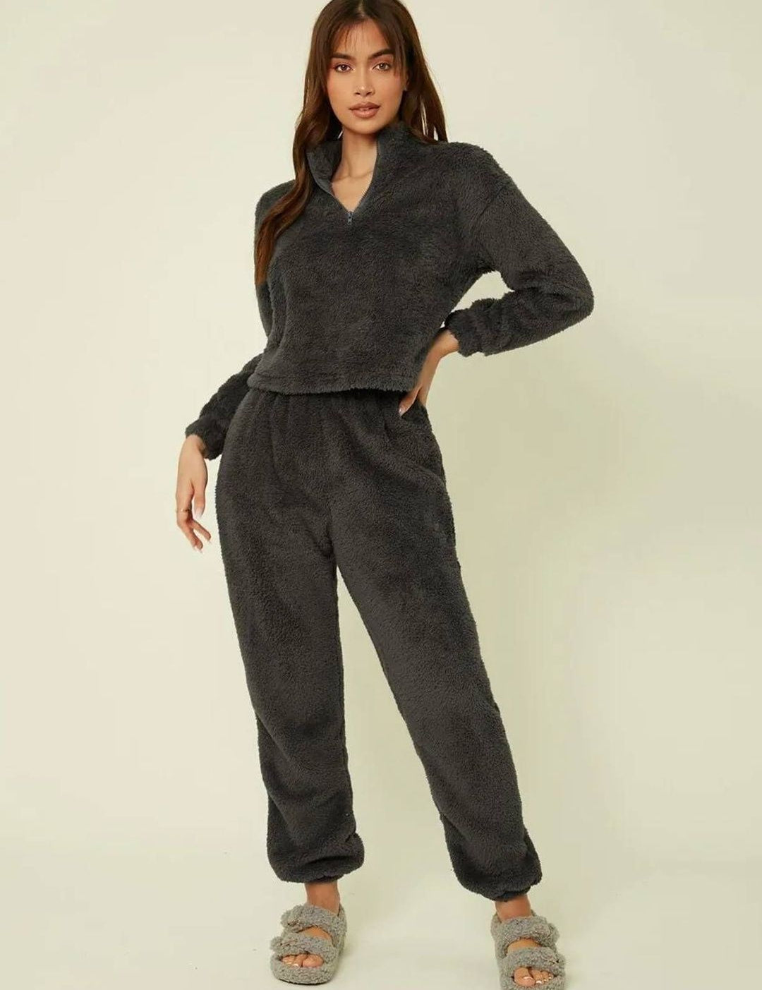 Kotty Women Faux Fur High-Rise Joggers Fit Trousers